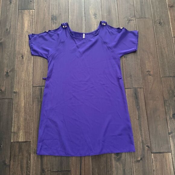 Decapolis Purple Cold Shoulder with Gold Buttons Mini Dress M - Picture 1 of 5